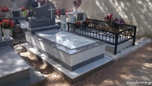 Κωδ. Καλυθιές Οικ. 003 Ταφικό μνημείο οικογενειακού μεγέθους με μάρμαρο